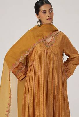Light mustard print and embroidered festive kurta set 1