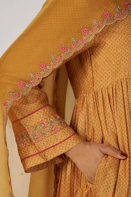 Light mustard print and embroidered festive kurta set 4