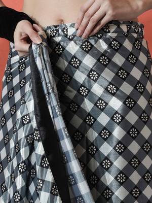 Black ready to wear checked digital printed saree 5