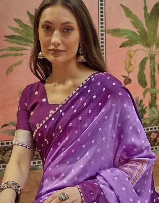 Purple bandhani printed sarees with unstitched blouse piece 4