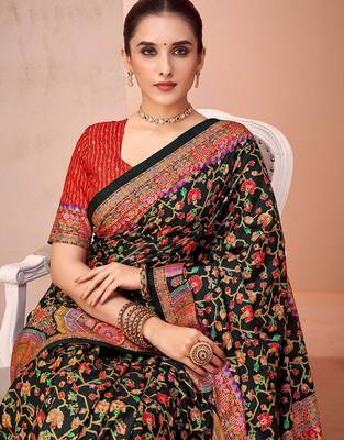 Black women paisley printed patola saree 4