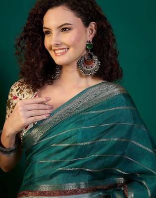 Teal ethnic motifs printed zari saree with unstitched blouse 5