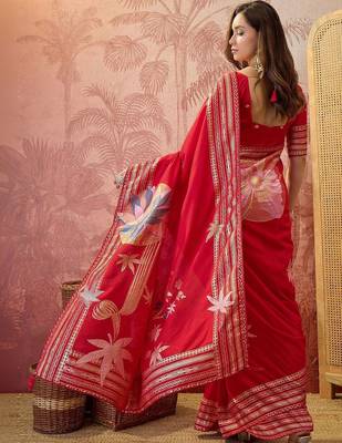 Red zari woven saree with blouse piece 3
