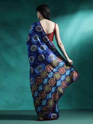 Blue printed saree with blouse piece 3