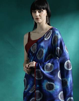 Blue printed saree with blouse piece 5