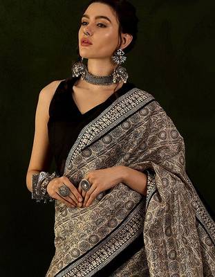 Beige dadu printed saree with blouse piece 1