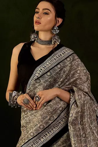 Beige dadu printed saree with blouse piece