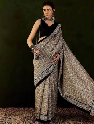 Beige dadu printed saree with blouse piece 4