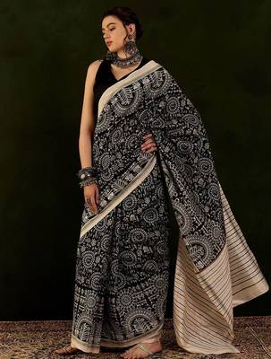 Black dabu printed saree with blouse 5