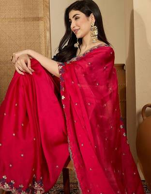 Pink women floral embroidered saree 4
