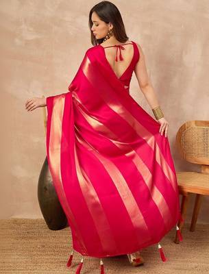 Red striped foil print saree with unstitched blouse piece 3