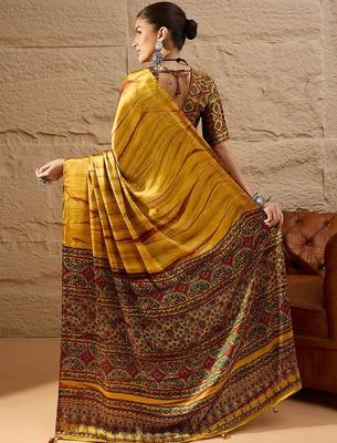 Mustard women mustard printed crepe saree 3