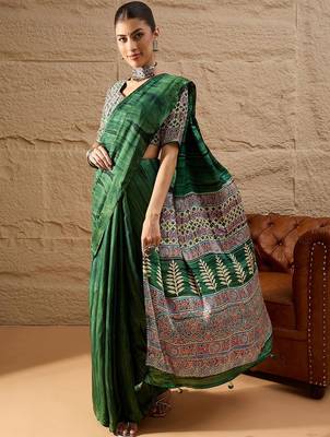 Green women green ethnic motifs  crepe designer block print saree 3