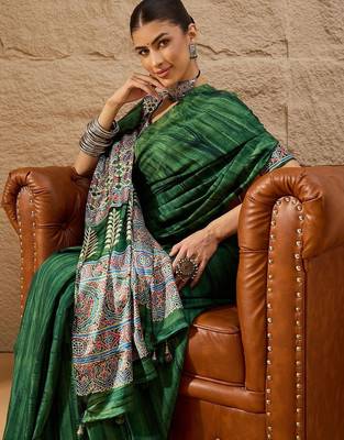 Green women green ethnic motifs  crepe designer block print saree 4
