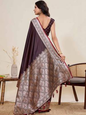 Brown woven design saree with unstitched blouse piece 4