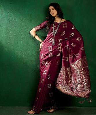 Magenta geometric woven design banarasi saree 2