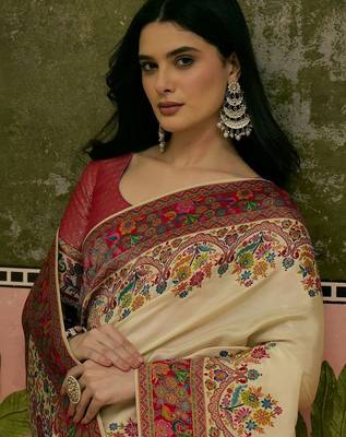 Off white position printed zari weaving saree with contrast blouse piece 2