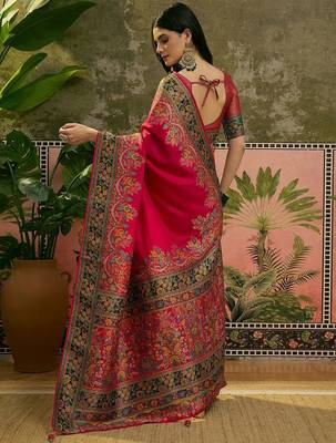Magenta position printed zari weaving saree with contrast blouse piece 3