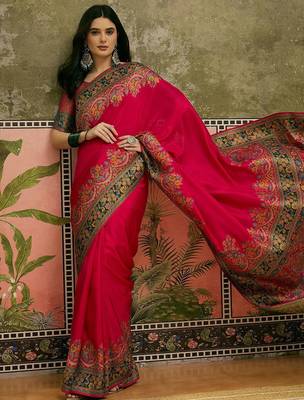 Magenta position printed zari weaving saree with contrast blouse piece 4