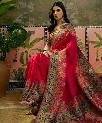 Magenta position printed zari weaving saree with contrast blouse piece 5