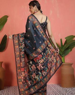 Black ethnic motifs printed saree with unstitched blouse 4