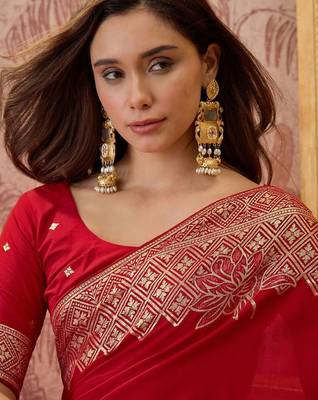 Red floral zari heavy work saree with blouse piece 4