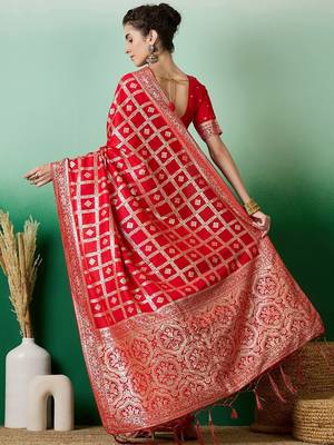 Red zari woven kanjeevaram saree with blouse piece 4