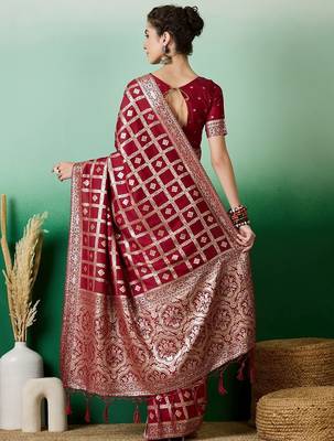 Maroon zari woven kanjeevaram saree with blouse 4