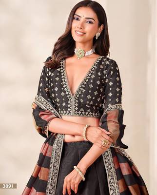 Black Embroidered Silk Blend Wedding Lehenga Choli Set 3