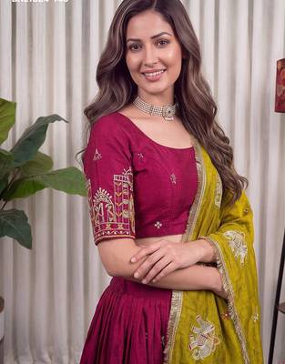 Dark Pink Mirror Work Navratri Lehenga Choli Set 4