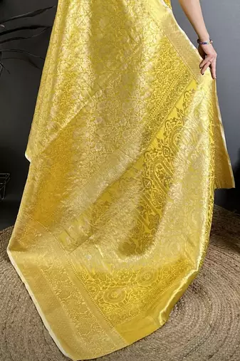 Gold woven design zari silk blend kanjeevaram saree