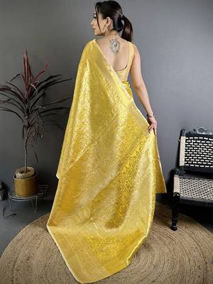 Gold woven design zari silk blend kanjeevaram saree 5