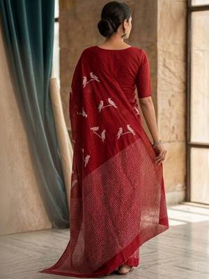 Maroon printed sarees with blouse piece 4