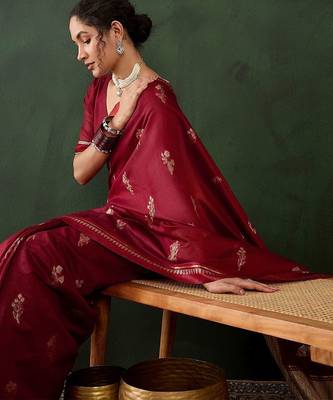 Red woven design kanjeevaram saree with blouse piece 5