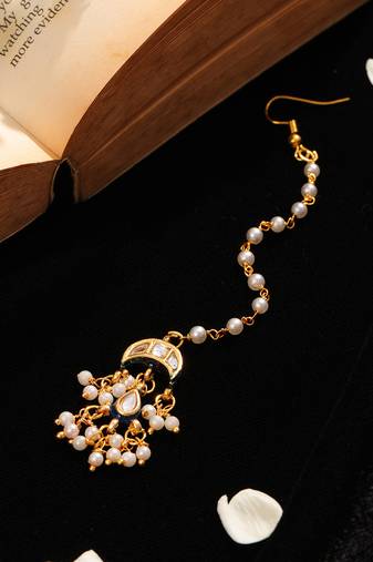 Gold plated kundan white beaded maang-tikka