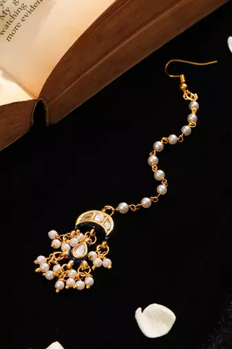 Gold plated kundan white beaded maang-tikka