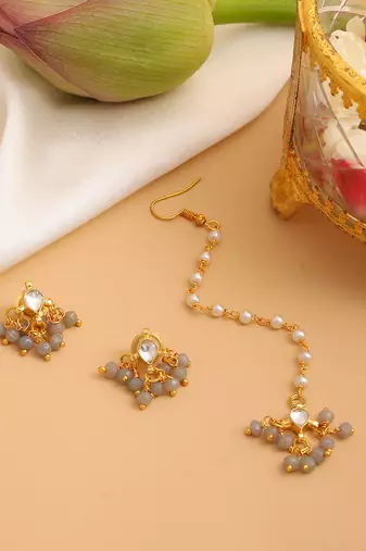 Gold plated kundan grey beaded maang tikka with earrings