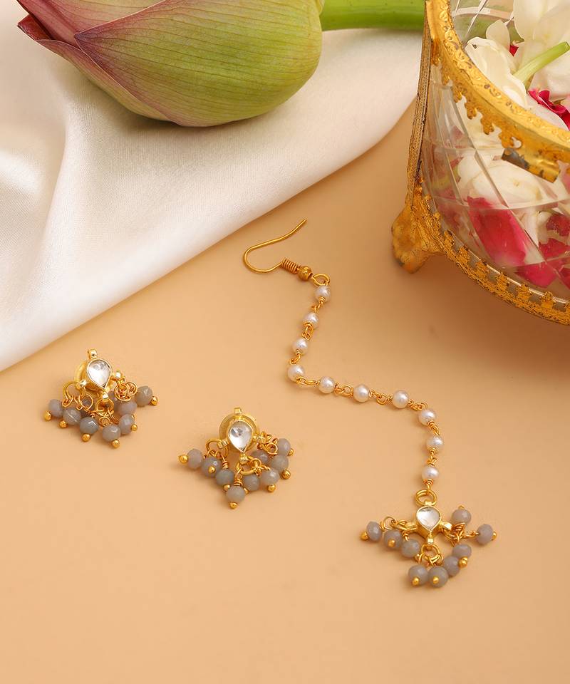 Gold plated kundan grey beaded maang tikka with earrings