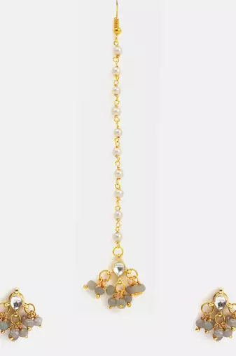 Gold plated kundan grey beaded maang tikka with earrings