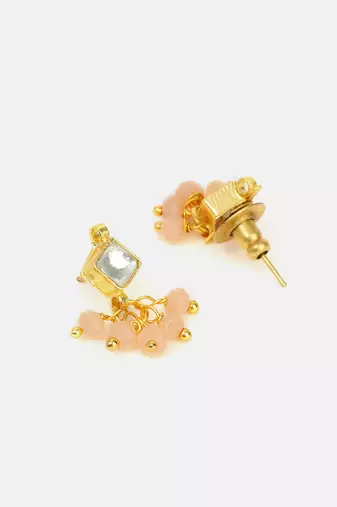 Gold plated kundan peach beaded maang tikka with earrings