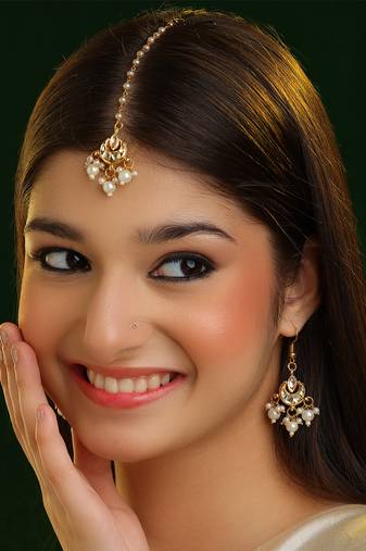 Gold plated kundan white beaded maang tikka with earrings