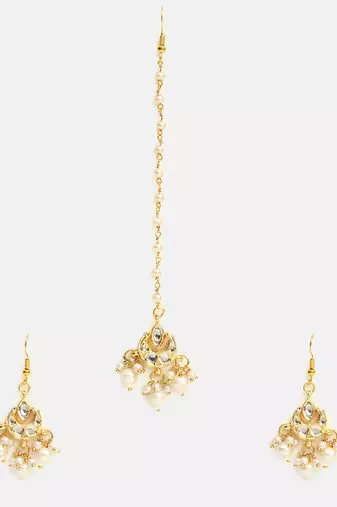 Gold plated kundan white beaded maang tikka with earrings
