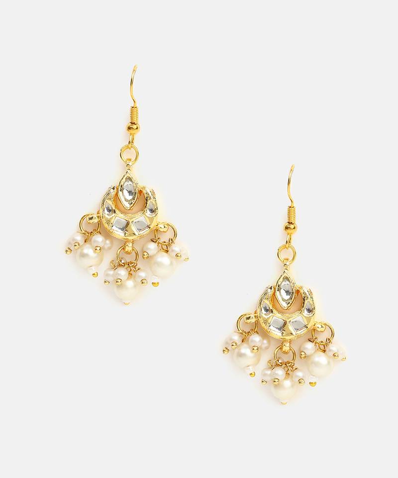 Gold plated kundan white beaded maang tikka with earrings