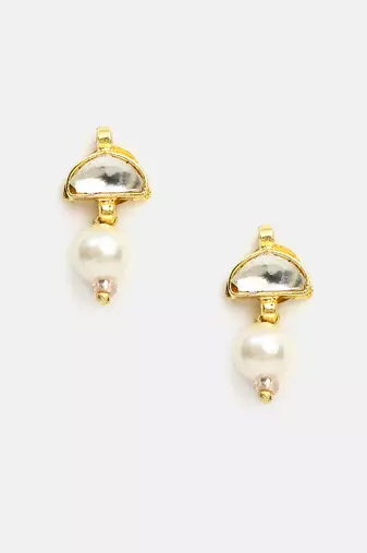 Gold plated kundan white beaded maang tikka with earrings
