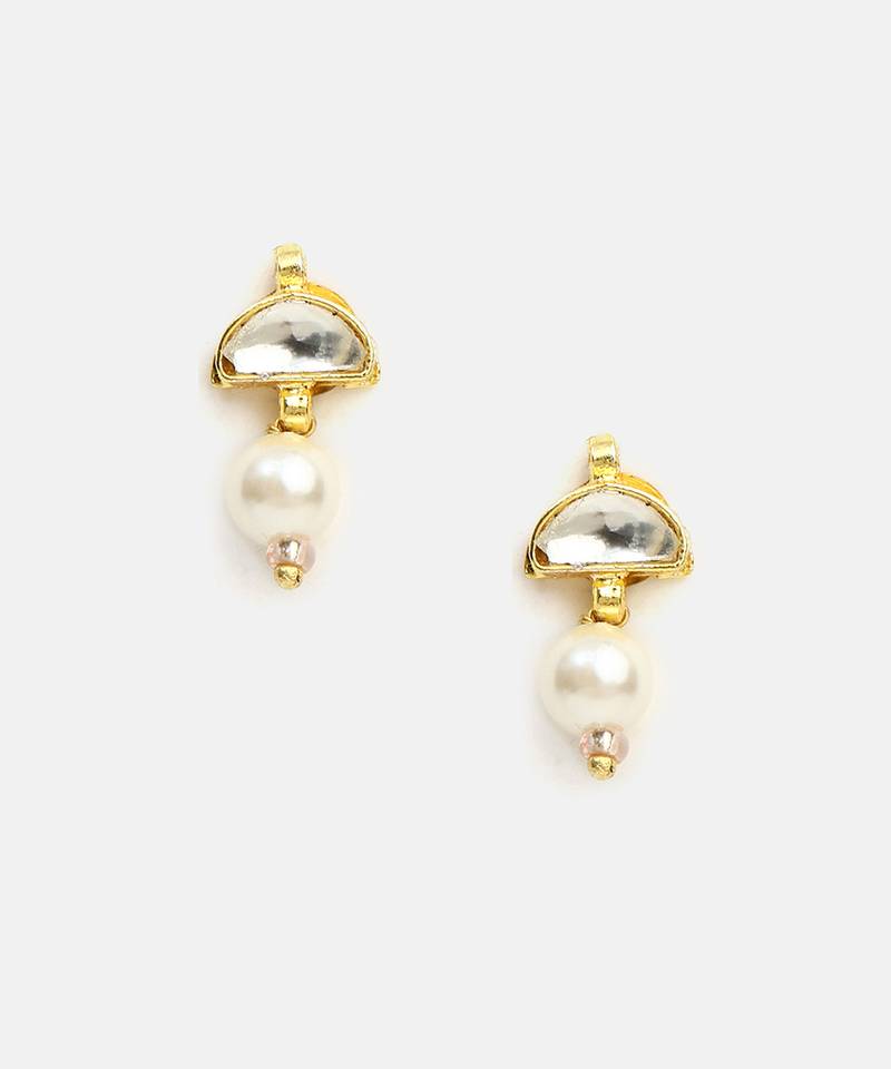 Gold plated kundan white beaded maang tikka with earrings