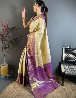 Cream woven design zari silk blend handloom kanjeevaram saree 3