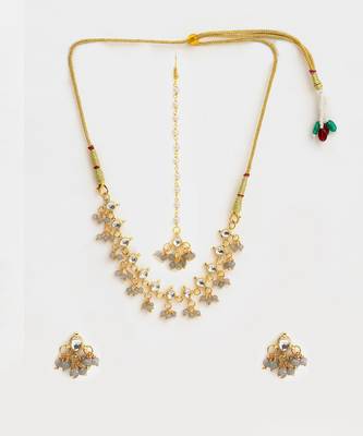 Gold plated kundan grey beaded necklace set with maang tikka and haathphool 2