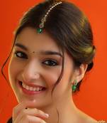 Gold plated kundan green beaded maang tikka with earrings