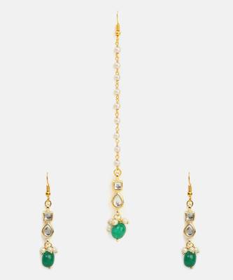 Gold plated kundan green beaded maang tikka with earrings 1
