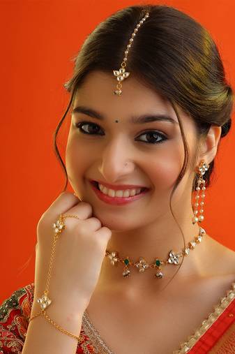 Gold plated kundan green stones necklace set with maang tikka and haathphool